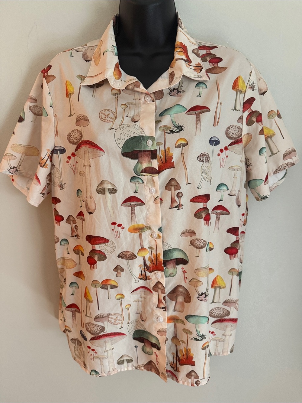 Women's Short-Sleeve Button-Down Shirt - Mushroom Print Cream